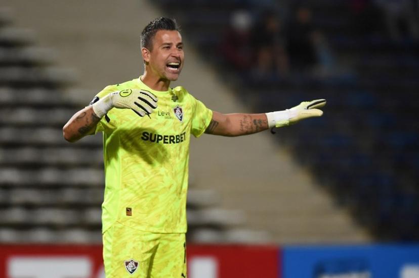 Fluminense's goalkeeper #01 Fabio gives instructions to his teammates during the Copa Libertadores group stage football match between Argentina's Independiente Rivadavia and Brazil's Fluminense at the Malvinas Argentinas stadium in Mendoza, Argentina on May 6, 2026.  Andres LARROVERE / AFP