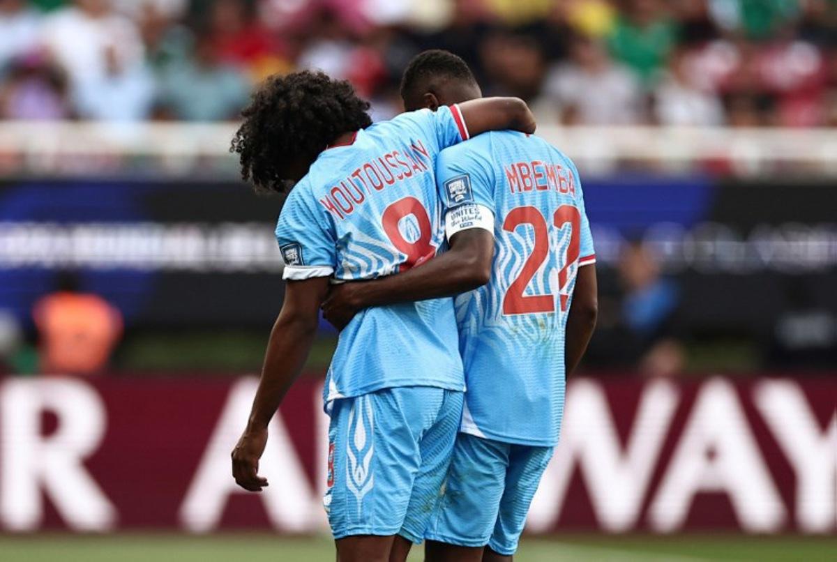 DR Congo's midfielder #08 Samuel Moutoussamy (L) leaves the field injured, helped by his teammate defender #22 Chancel Mbemba during the 2026 FIFA World Cup qualifiers final playoff football match between the Democratic Republic of the Congo and Jamaica at the Akron Stadium in Zapopan, Jalisco state, Mexico, on March 31, 2026.  Ulises Ruiz / AFP
