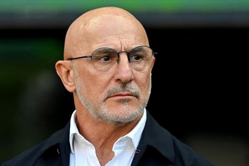 Spain's head coach Luis de la Fuente looks on ahead of the 2026 World Cup Group H football match between Uruguay and Spain at the Guadalajara Stadium in Zapopan on June 26, 2026.   CARL DE SOUZA / AFP