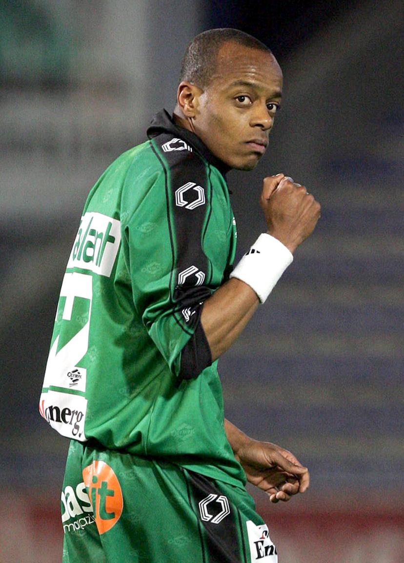20060408 - SINT-TRUIDEN, BELGIUM : Cercle's Brian Pinas celebrates after scoring during the first league soccer match Sint-Truiden vs Cercle Brugge, Saturday 08 April 2006, in Sint-Truiden. Match ended on a 1-1 draw. BELGA PHOTO YORICK JANSENS