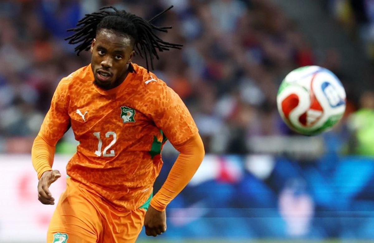 Ivory Coast's forward Elye Wahi eyes the ball during the international friendly football match between France and Ivory Coast ahead of the 2026 FIFA World Cup football tournament at the Stade de la Beaujoire in Nantes, western France, on June 4, 2026.   FRANCK FIFE / AFP