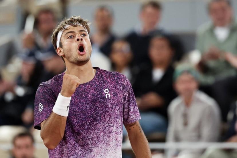 Italy's Flavio Cobolli reacts after a point as he plays against Canada's Felix Auger-Aliassime during their men's quarter final singles match on day 11 of the French Open tennis tournament on Court Philippe-Chatrier at the Roland-Garros Complex in Paris on June 3, 2026.  ALAIN JOCARD / AFP