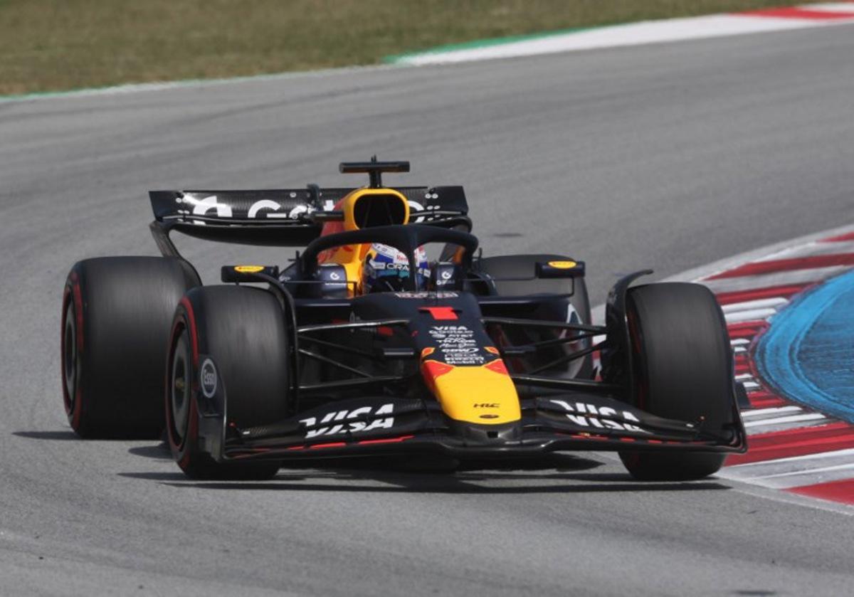 Red Bull's Dutch driver Max Verstappen competes during the Spanish Formula One Grand Prix at the Circuit de Catalunya in Montmelo, on the outskirts of Barcelona, on June 1, 2025.  Pierre-Philippe MARCOU / AFP