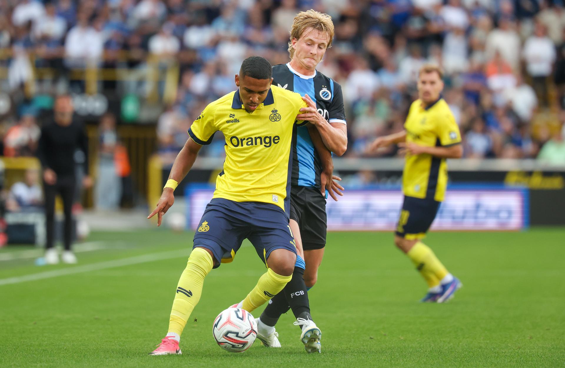 Union's Guilherme Smith and Club's Cisse Sandra fight for the ball during a soccer match between Belgian champion Club Brugge KV and Cup winner Union Saint-Gilloise, Friday 31 July 2026 in Brussels, the 'Super Cup' where the Champion of the Jupiler Pro League meets the winner of the Croky Cup. BELGA PHOTO VIRGINIE LEFOUR