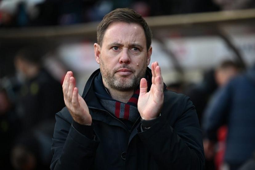 Sunderland's English head coach Michael Beale applauds ahead of kick-off in the English FA Cup third round football match between Sunderland and Newcastle United at The Stadium of Light in Sunderland in north east England on January 6, 2024.  Paul ELLIS / AFP