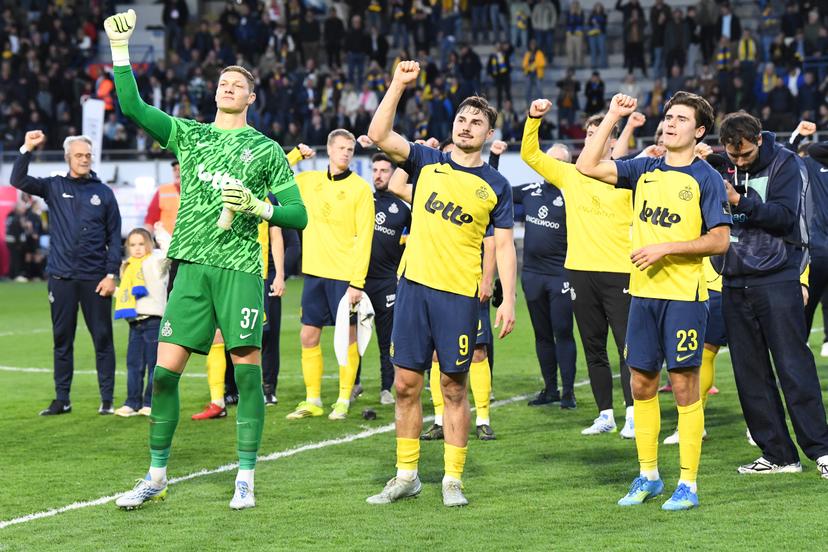 Union's players celebrate after winning a soccer match between Royale Union Saint-Gilloise and Club Brugge, Sunday 19 April 2026 in Brussels, on the third day of the Champion's Play-offs (PO1) of the 2025-2026 'Jupiler Pro League' first division of the Belgian championship. BELGA PHOTO JILL DELSAUX