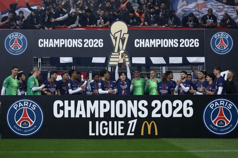 Paris Saint-Germain's South Korean midfielder #19 Lee Kang-in (C) lifts the French Ligue 1 trophy as he celebrates alongside teammates after winning the championship ahead of the French L1 football match between Paris FC and Paris Saint-Germain (PSG) at the Stade Jean-Bouin in Paris on May 17, 2026.  Kenzo TRIBOUILLARD / AFP