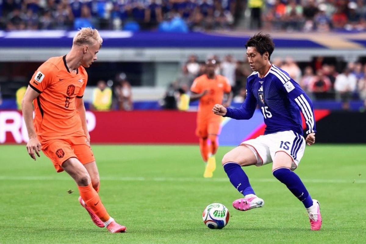 Japan's midfielder #15 Daichi Kamada (R) fights for the ball with Netherlands' defender #06 Jan Paul Van Hecke  during the 2026 World Cup Group F football match between the Netherlands and Japan at the Dallas Stadium in Arlington on June 14, 2026.   Aric Becker / AFP