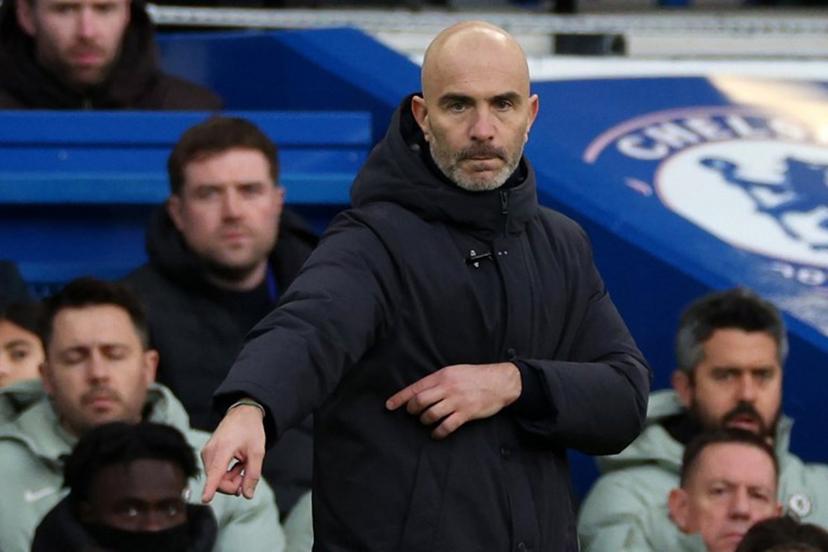 Chelsea's Italian head coach Enzo Maresca gestures on the touchline during the English Premier League football match between Chelsea and Everton at Stamford Bridge in London on December 13, 2025.  Adrian Dennis / AFP