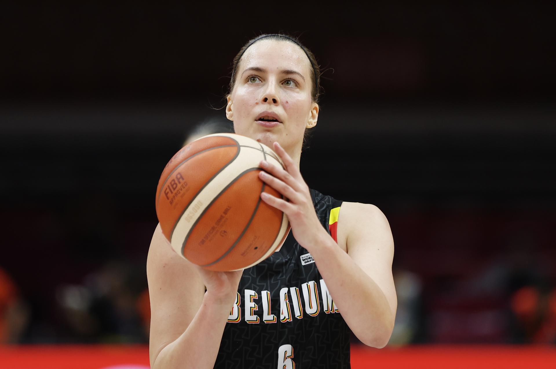 Belgium's Antonia Delaere fights for the ball during a basket game between Brazil and Belgium's national team Belgian Cats, in Wuhan, China, on Wednesday 11 March 2026, the first day (of 5) of the qualifications phase for the World Cup Basket tournament. BELGA PHOTO NIKOLA KRSTIC
