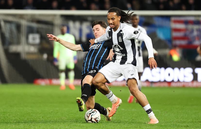 Club's Hugo Vetlesen and Charleroi's Etienne Camara fight for the ball during a soccer match between Sporting Charleroi and Club Brugge KV, Sunday 01 March 2026 in Charleroi, on day 27 of the 2025-2026 'Jupiler Pro League' first division of the Belgian championship. BELGA PHOTO VIRGINIE LEFOUR