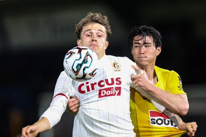 Standard's Dennis Ayensa and Westerlo's Seji Kimura fight for the ball during a soccer match between KVC Westerlo and Standard de Liege, Tuesday 19 May 2026 in Westerlo, on the ninth day of the Europe Play-offs (PO2) of the 2025-2026 'Jupiler Pro League' first division of the Belgian championship. BELGA PHOTO BRUNO FAHY