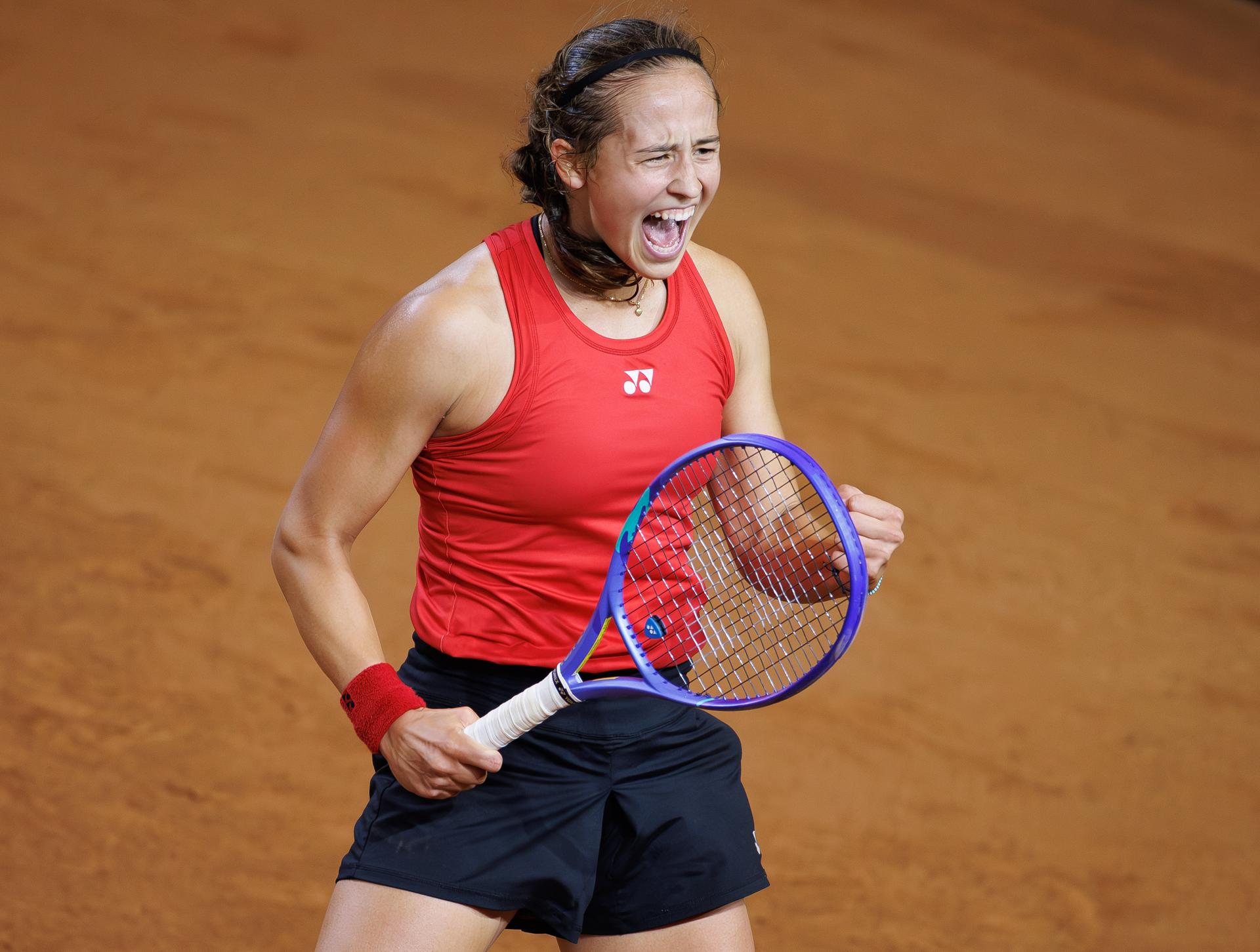 Belgian Hanne Vandewinkel celebrates after the first game between Belgian Vandewinkel (WTA 94) and US' Jovic (WTA 16) on the first day of tennis matches between Belgium and USA, in the qualifiers of the Billie Jean King Cup tennis, in Oostende, Belgium, on Friday 10 April 2026. The meeting takes place on 10 and 11th April. PHOTO BENOIT DOPPAGNE