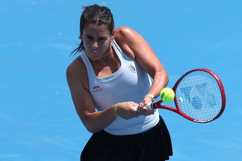 USA's Emma Navarro hits a return to Poland's Magda Linette during their women's singles match on day two of the Australian Open tennis tournament in Melbourne on January 19, 2026.  Martin KEEP / AFP