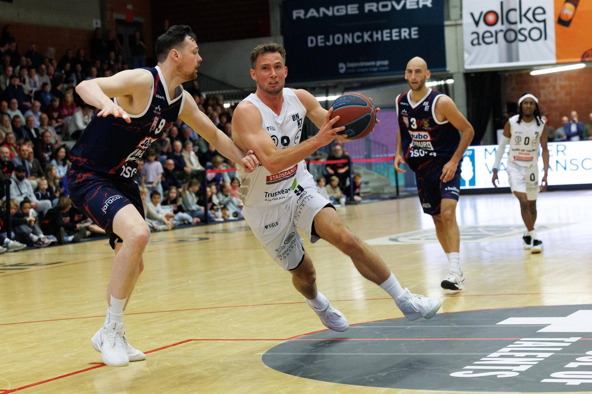 Limburg's Jonas Delalieux and Kortrijk's Bram Bogaerts fight for the ball during a basketball match between House of Talents Spurs Kortrijk and Hubo Limburg United, Friday 15 May 2026 in Kortrijk, on the first game (best of three) of the first round of the Playoffs of the 'BNXT League' first division basket championship. BELGA PHOTO KURT DESPLENTER
