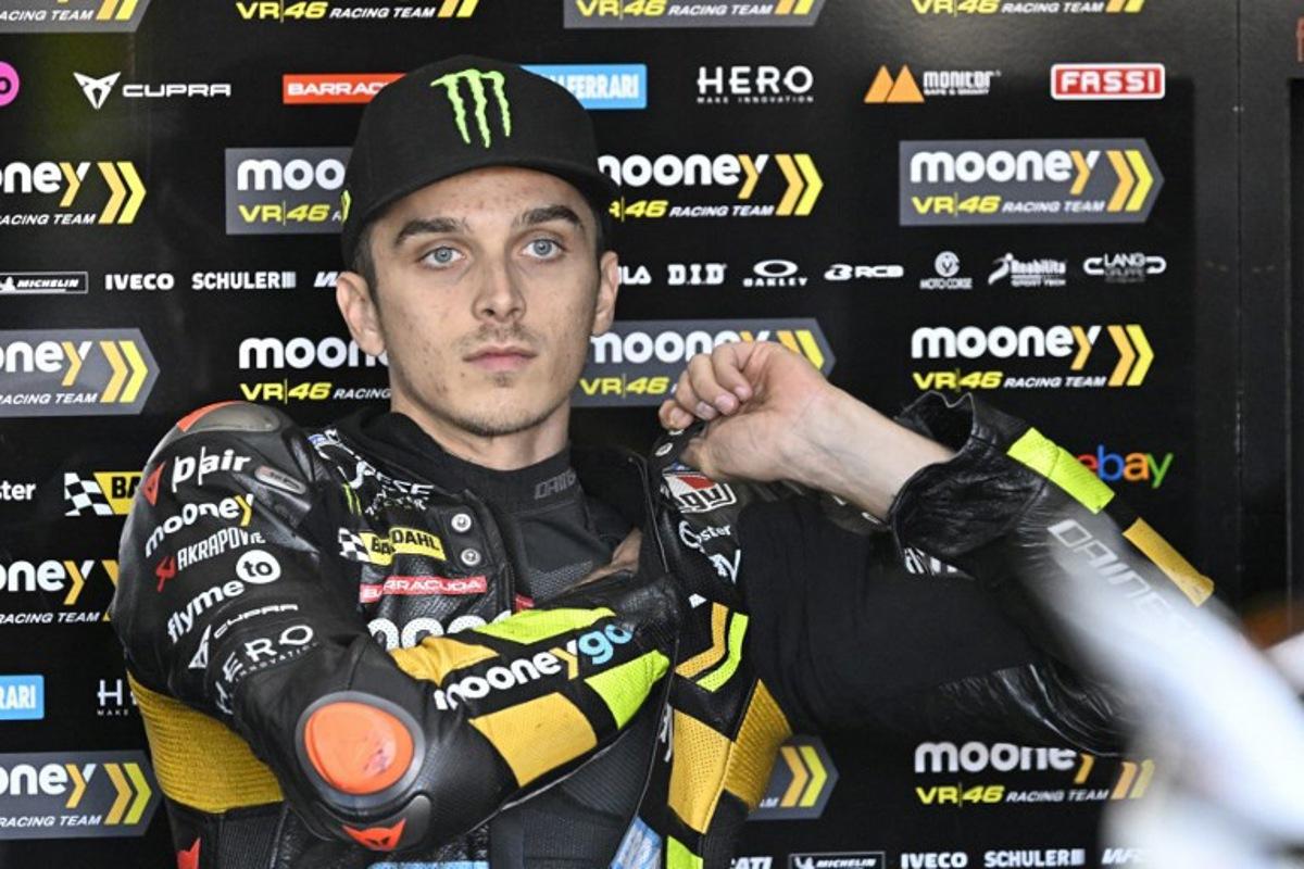 Ducati Italian rider Luca Marini fits his jacket as he waits for the start of the second free practice session of the MotoGP Valencia Grand Prix at the Ricardo Tormo racetrack in Cheste, on November 25, 2023.  JAVIER SORIANO / AFP