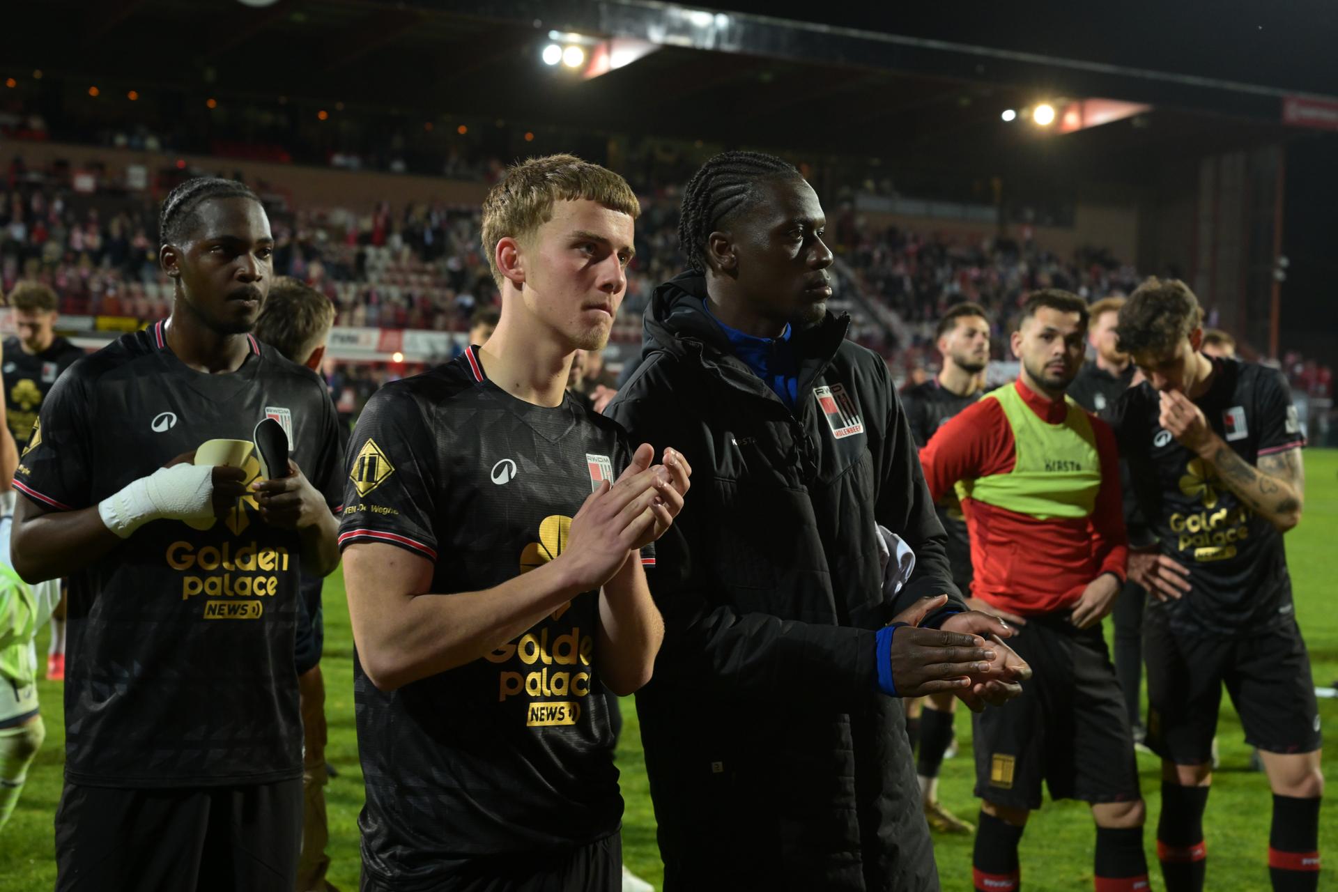 Rwdm's players looks dejected after losing a soccer game between KV Kortrijk and RWDM Brussels, Friday 17 April 2026 in Kortrijk, on day 34 of the 2025-2026 'Challenger Pro League' 1B second division of the Belgian championship. BELGA PHOTO DAVID PINTENS