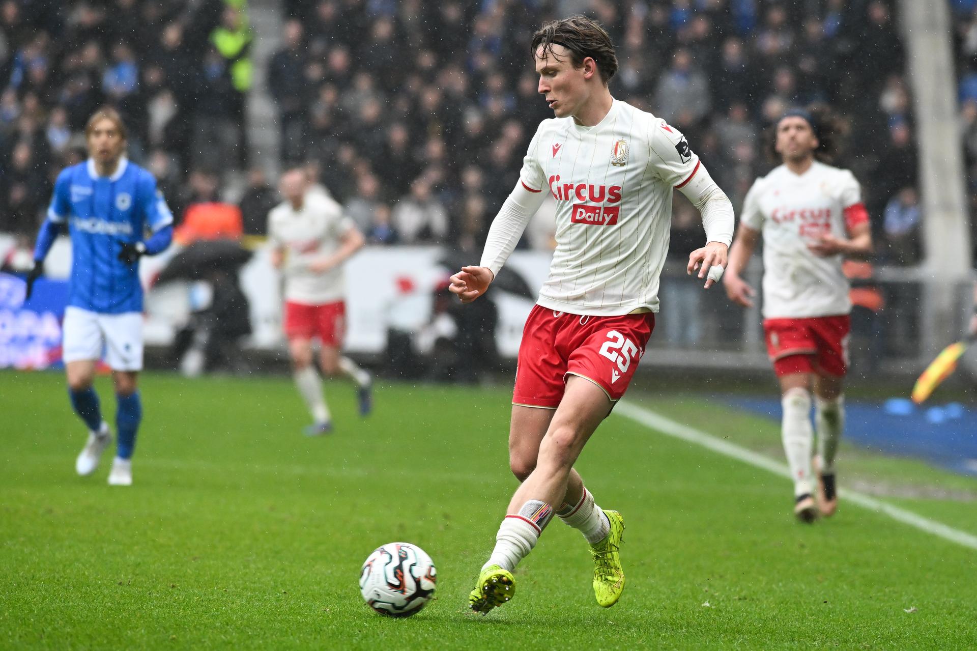 Standard's Ibe Hautekiet pictured in action during a soccer match between KRC Genk and Standard de Liege, Sunday 22 February 2026 in Genk, a game of day 26 of the 2025-2026 'Jupiler Pro League' first division of the Belgian championship. BELGA PHOTO JILL DELSAUX