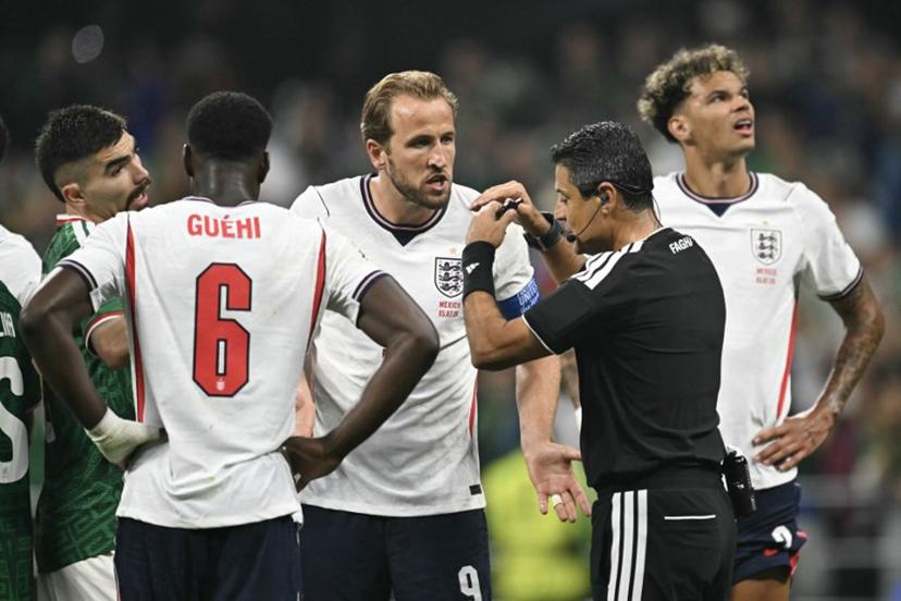 England's forward #09 Harry Kane argues with Australian referee Alireza Faghani during the 2026 World Cup round of 16 football match between Mexico and England at the Mexico City Stadium in Mexico City on July 5, 2026.   Yuri CORTEZ / AFP