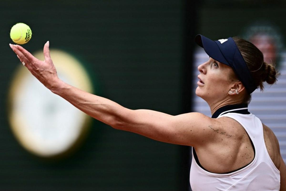 Ukraine's Elina Svitolina serves to Switzerland's Belinda Bencic during their women's singles match on day 8 of the French Open tennis tournament on Court Philippe-Chatrier at the Roland-Garros Complex in Paris on May 31, 2026.  JULIEN DE ROSA / AFP