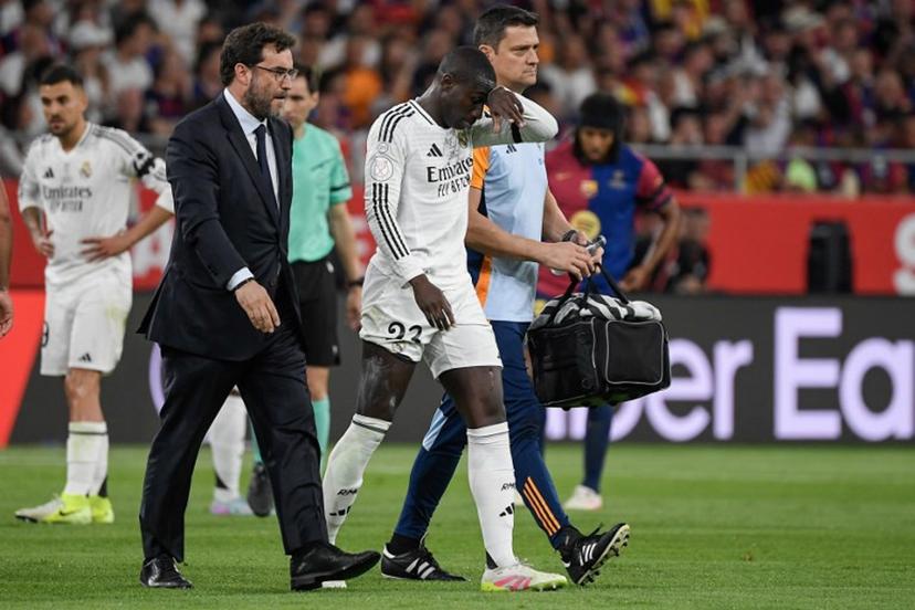 Real Madrid's French defender #23 Ferland Mendy leaves the pitch after resulting injured during the Spanish Cup, Copa del Rey (King's Cup) final football match between FC Barcelona and Real Madrid CF at La Cartuja stadium in Seville on April 26, 2025.  Josep LAGO / AFP
