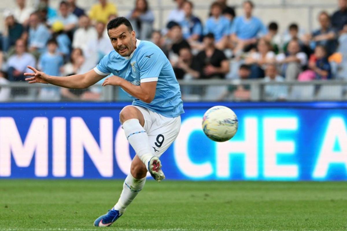 Lazio's Spanish Forward #09 Pedro kicks the ball during the Italian Serie A football match between Lazio and InterMilan at Olympic stadium in Rome on May 9, 2026.  Alberto PIZZOLI / AFP