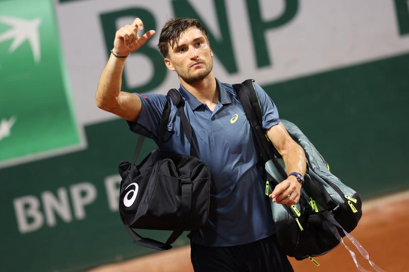 Belgian Raphael Collignon thanks supporters after he lost in the super tie-break in the fifth set during a third round match between Italian Arnaldi and Belgian Collignon, in the men's singles at the Roland Garros French Open tennis tournament, in Paris, France, Saturday 30 May 2026. This year's tournament takes place from 18 May to 07 June. BELGA PHOTO VIRGINIE LEFOUR