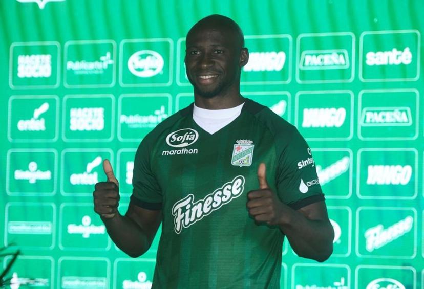 French international football player Eliaquim Mangala poses for pictures during his presentation after signing for Oriente Petrolero in Santa Cruz de la Sierra, Bolivia, on February 27, 2026. Mangala will play for Oriente Petrolero, in the most important signing in recent years for Bolivian football, the club announced on January 27, 2026. Rodrigo URZAGASTI / AFP