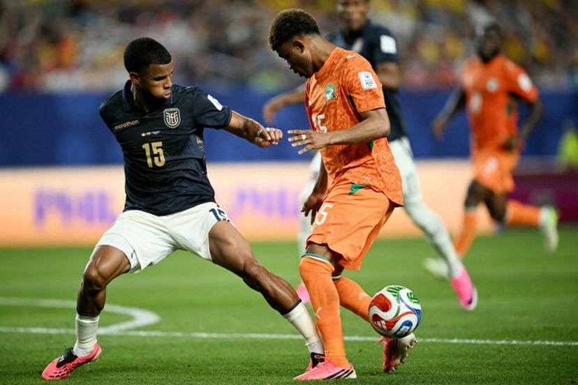 Ecuador's midfielder #15 Pedro Vite (L) and Ivory Coast's forward #15 Amad Diallo (R) fight for the ball during the 2026 World Cup Group E football match between Ivory Coast and Ecuador at the Philadelphia Stadium in Philadelphia on June 14, 2026.   MAURO PIMENTEL / AFP
