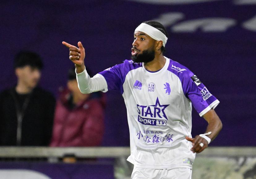 Beerschot's Severin Guendouz celebrates after scoring during a soccer game between Patro Eisden Maasmechelen and Beerschot VA, Thursday 23 April 2026 in Maasmechelen, on the first leg of the Semi-Finals of the Promotion Play-Offs of the 2025-2026 'Challenger Pro League' 1B second division of the Belgian championship. BELGA PHOTO JOHN THYS