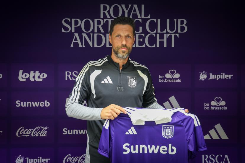 Anderlecht's head coach Vitor Bruno pictured during a press conference of Belgian first division soccer team RSC Anderlecht to present their new coach, on Thursday 25 June 2026 in Anderlecht, in preparation of the upcoming 2026-2027 Belgian first division soccer season. BELGA PHOTO VIRGINIE LEFOUR