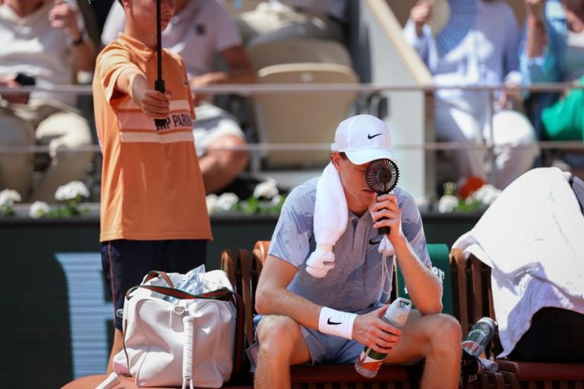 Italy's Jannik Sinner tries to cool down during a break of play in his men's singles match against Argentina's Juan Manuel Cerundolo on day 5 of the French Open tennis tournament on Court Philippe-Chatrier at the Roland-Garros Complex in Paris on May 28, 2026.  ALAIN JOCARD / AFP