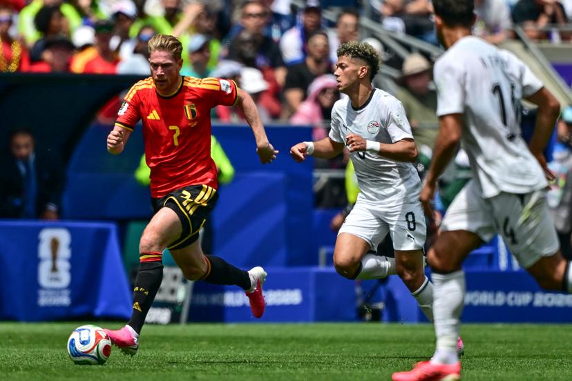 Belgium's Kevin De Bruyne and Egypt's Emam Ashour fight for the ball during a soccer game between Belgian national team Red Devils and Egypt, on Monday 15 June 2026 in Seattle, the first game in the group stage of the FIFA World Cup 2026 in the United States of America. The Diables Rouges - Rode Duivels were drawn into Group G. BELGA PHOTO DIRK WAEM