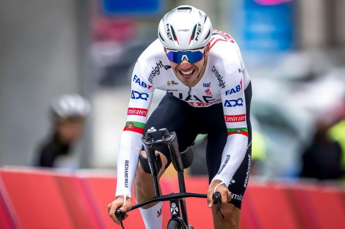 Portugal's Ivo Oliveira of UAE Team Emirates rides during the prologue of the Tour of Romandie UCI cycling World tour, a 2.28 km time trial from Payerne to Payerne, on April 23, 2024.  Fabrice COFFRINI / AFP