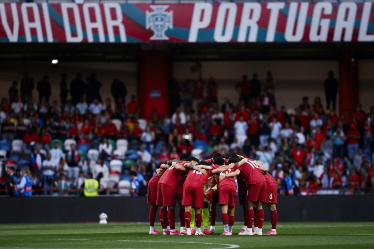 Portugal's players gather on the pitch before the international friendly football match between Portugal and Nigeria at Magalhaes Pessoa Stadium in Leiria, on June 10, 2026.  FILIPE AMORIM / AFP