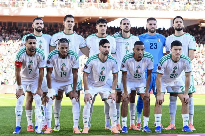 Algeria's players pose for a team picture prior the Africa Cup of Nations (CAN) quarter-final football match between Algeria and Nigeria at the Grand stadium in Marrakesh on January 10, 2026.   SEBASTIEN BOZON / AFP