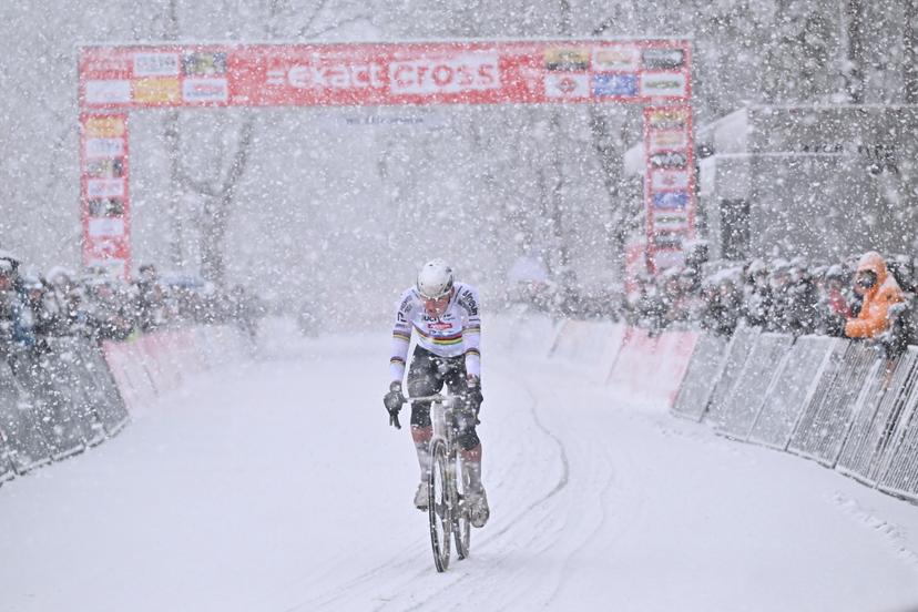 Dutch Mathieu Van Der Poel pictured in action during the men's elite race of the Zilvermeercross cyclocross cycling event in Mol, stage 5/7 in the Exact Cross competition, on Friday 02 January 2026. BELGA PHOTO LUC CLAESSEN