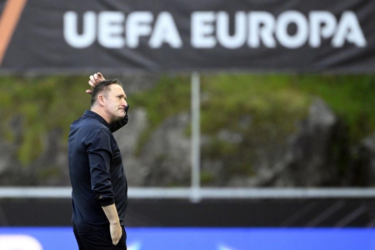 Ferencvaros' Irish coach Robbie Keane reacts at the end of the UEFA Europa League last 16 second leg football match between SC Braga and Ferencvaros at Municipal stadium of Braga on March 18, 2026.  Miguel RIOPA / AFP
