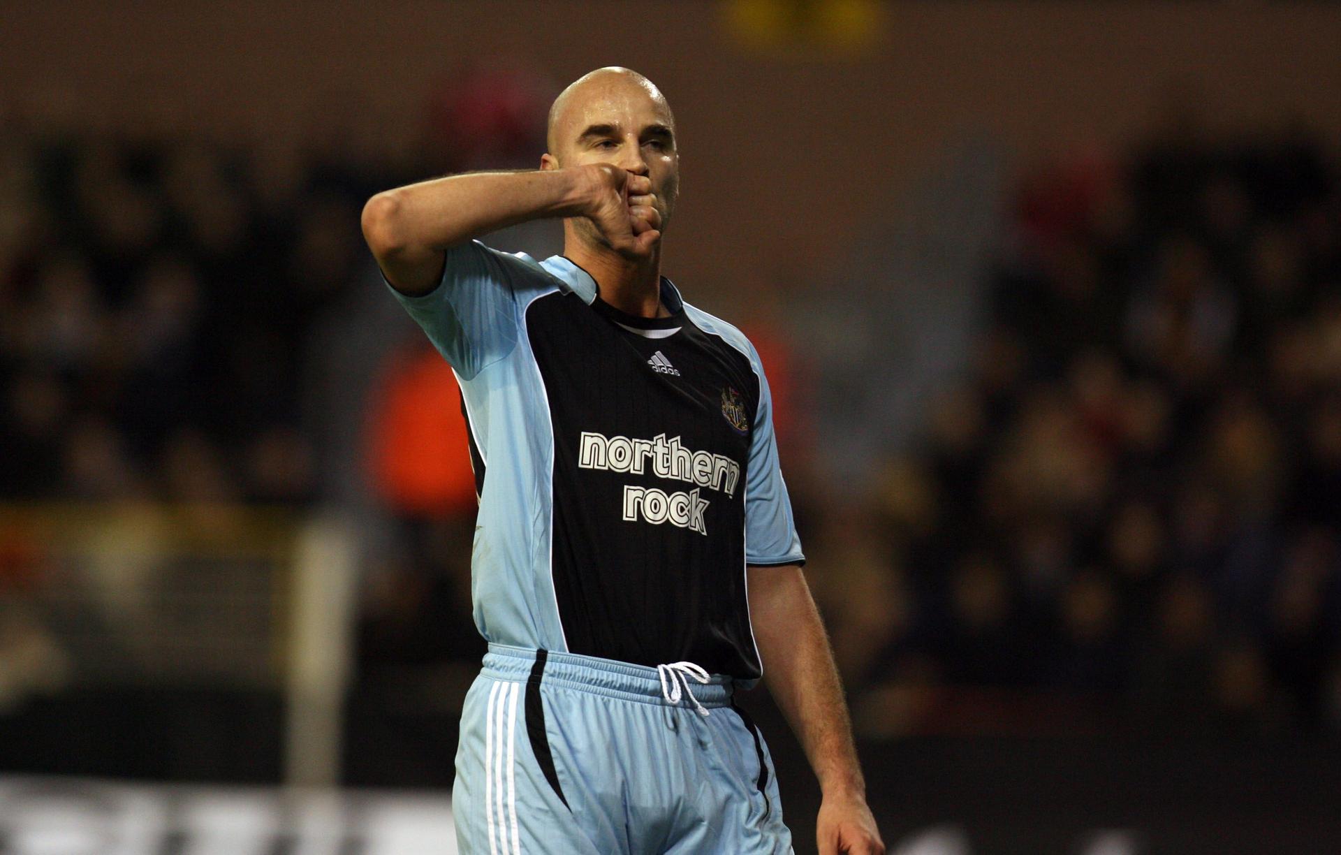 20070215 - GENT, BELGIUM: Newcastle's Antoine Sibierski celebrates after scoring during the UEFA Cup 1/16 final match Zulte-Waregem vs Newcastle United, Thursday 15 February 2007 in Gent. Newcastle won 1-3. BELGA PHOTO MICHEL KRAKOWSKI - VIRGINIE LEFOUR
