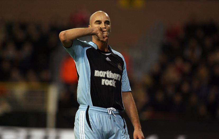 20070215 - GENT, BELGIUM: Newcastle's Antoine Sibierski celebrates after scoring during the UEFA Cup 1/16 final match Zulte-Waregem vs Newcastle United, Thursday 15 February 2007 in Gent. Newcastle won 1-3. BELGA PHOTO MICHEL KRAKOWSKI - VIRGINIE LEFOUR
