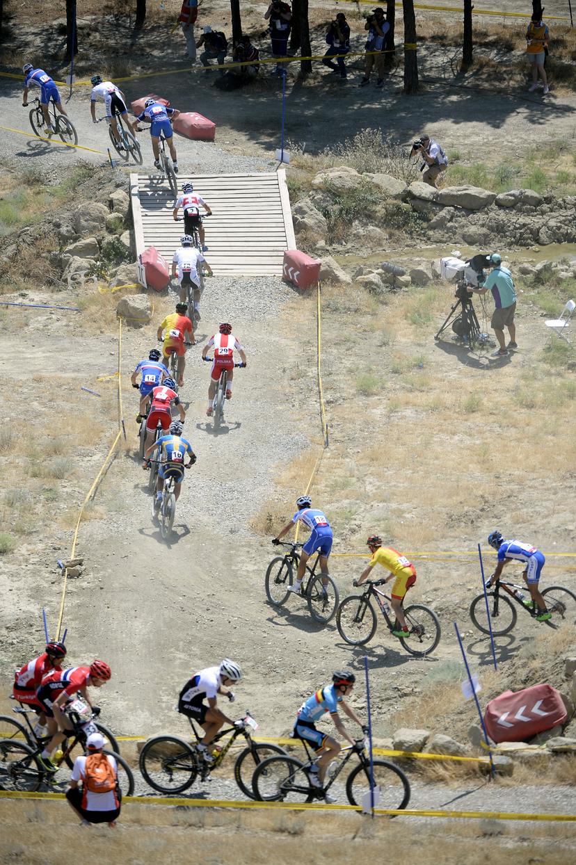 20150613 - BAKU, AZERBAIJAN: Illustration picture shows the pack of the riders during the Mountainbike Cross-country race at the European Games 2015, in Baku, Azerbaijan, Saturday 13 June 2015. The European Games 2015 multi-sport event takes place from 12 to 28 June. BELGA PHOTO ERIC LALMAND