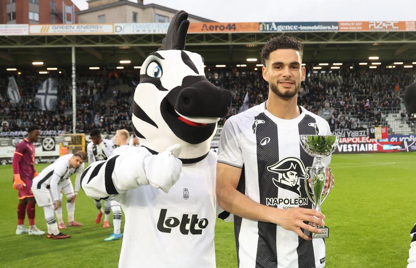 Charleroi's Kevin Van Den Kerkhof and receved "Zebre d'Or" award before a soccer match between Sporting Charleroi and Oud-Heverlee Leuven, Tuesday 19 May 2026 in Charleroi, on the ninth day of the Europe Play-offs (PO2) of the 2025-2026 'Jupiler Pro League' first division of the Belgian championship. BELGA PHOTO VIRGINIE LEFOUR