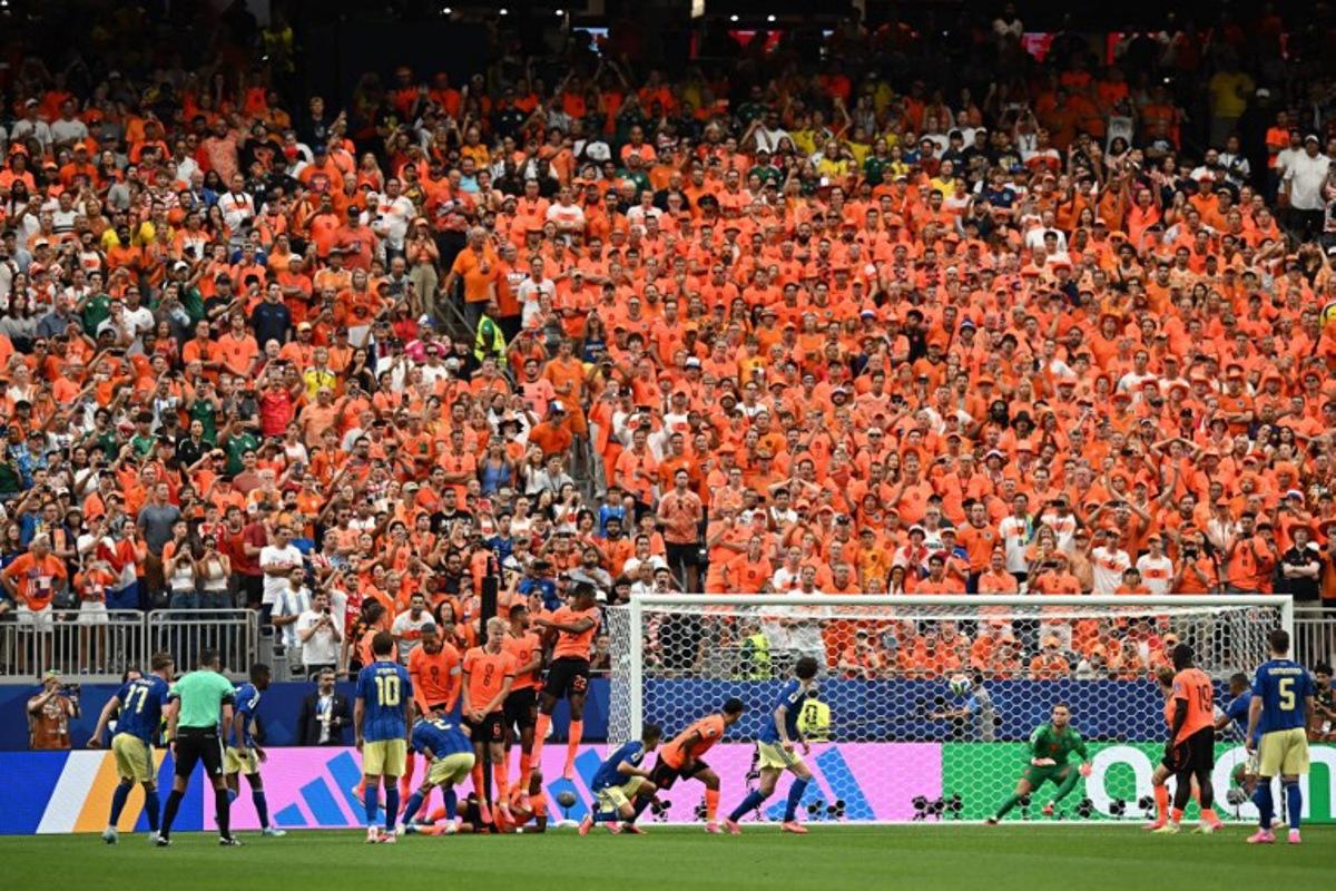 Netherlands' players jump to block a free kick by Sweden's forward #17 Viktor Gyokeres (L) during the 2026 World Cup Group F football match between the Netherlands and Sweden at the Houston Stadium in Houston on June 20, 2026.   Paul ELLIS / AFP