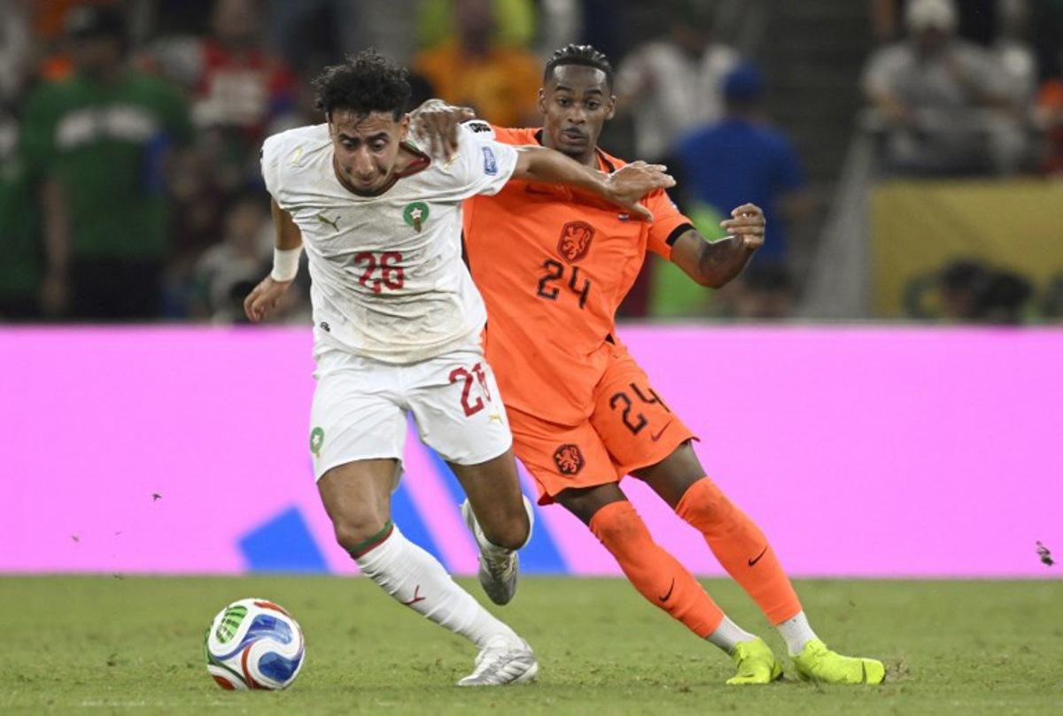 Morocco's defender #26 Anass Salah-Eddine and Netherlands' forward #24 Crysencio Summerville fight for the ball during the 2026 World Cup round of 32 football match between the Netherlands and Morocco at the Monterrey Stadium in Guadalupe on June 29, 2026.   Alfredo ESTRELLA / AFP