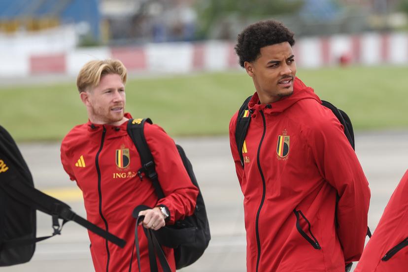 Belgium's Kevin De Bruyne and Belgium's Koni De Winter pictured during the departure of Belgian national soccer team the Red Devils from Brussels Airport, Monday 08 June 2026, in Zaventem. The Red Devils fly to their base camp in Seattle for the FIFA World Cup 2026 which is held in the United States, Canada and Mexico. BELGA PHOTO BRUNO FAHY