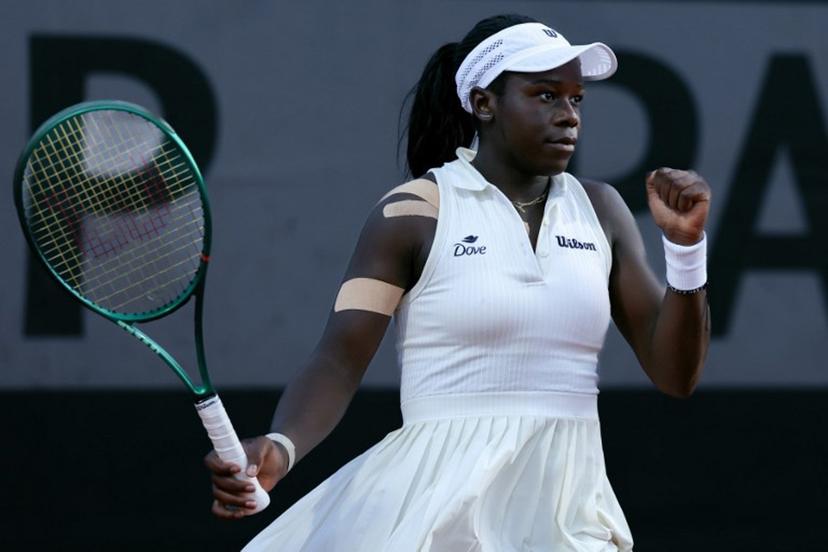 Canada's Victoria Mboko celebrates her victory against Czech Republic's Nikola Bartunkova at the end of their women's singles match on day 3 of the French Open tennis tournament at the Roland-Garros Complex in Paris on May 26, 2026.  Alain JOCARD / AFP