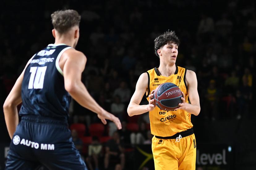 Oostende's Tim Waerniers pictured in action during a basketball match between BC Oostende and Brussels Basketball, Saturday 09 May 2026, in Oostende, on the day 34th and last day of the 'BNXT League' Belgian/ Dutch first division basket championship. BELGA PHOTO MAARTEN STRAETEMANS