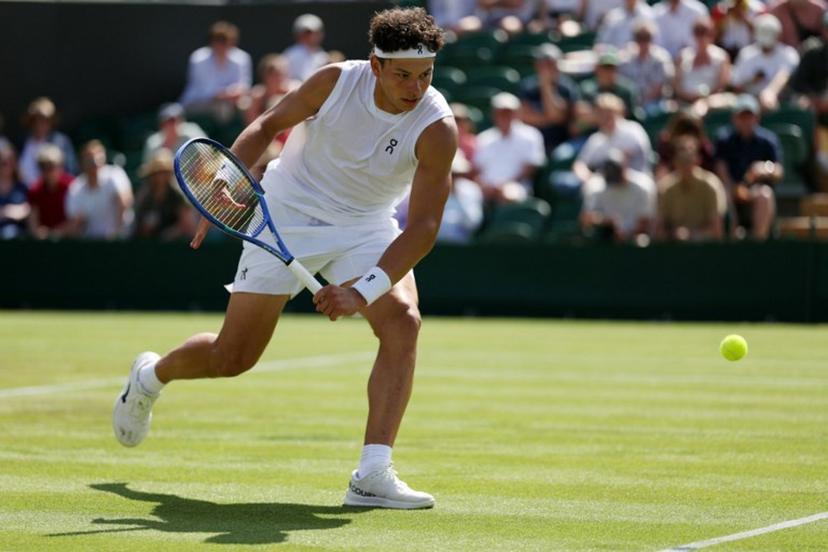 US player Ben Shelton returns the ball to Finland's Otto Virtanen during their men's singles first round tennis match on the second day of the 2026 Wimbledon Championships at The All England Lawn Tennis and Croquet Club in Wimbledon, southwest London, on June 30, 2026.  Adrian Dennis / AFP