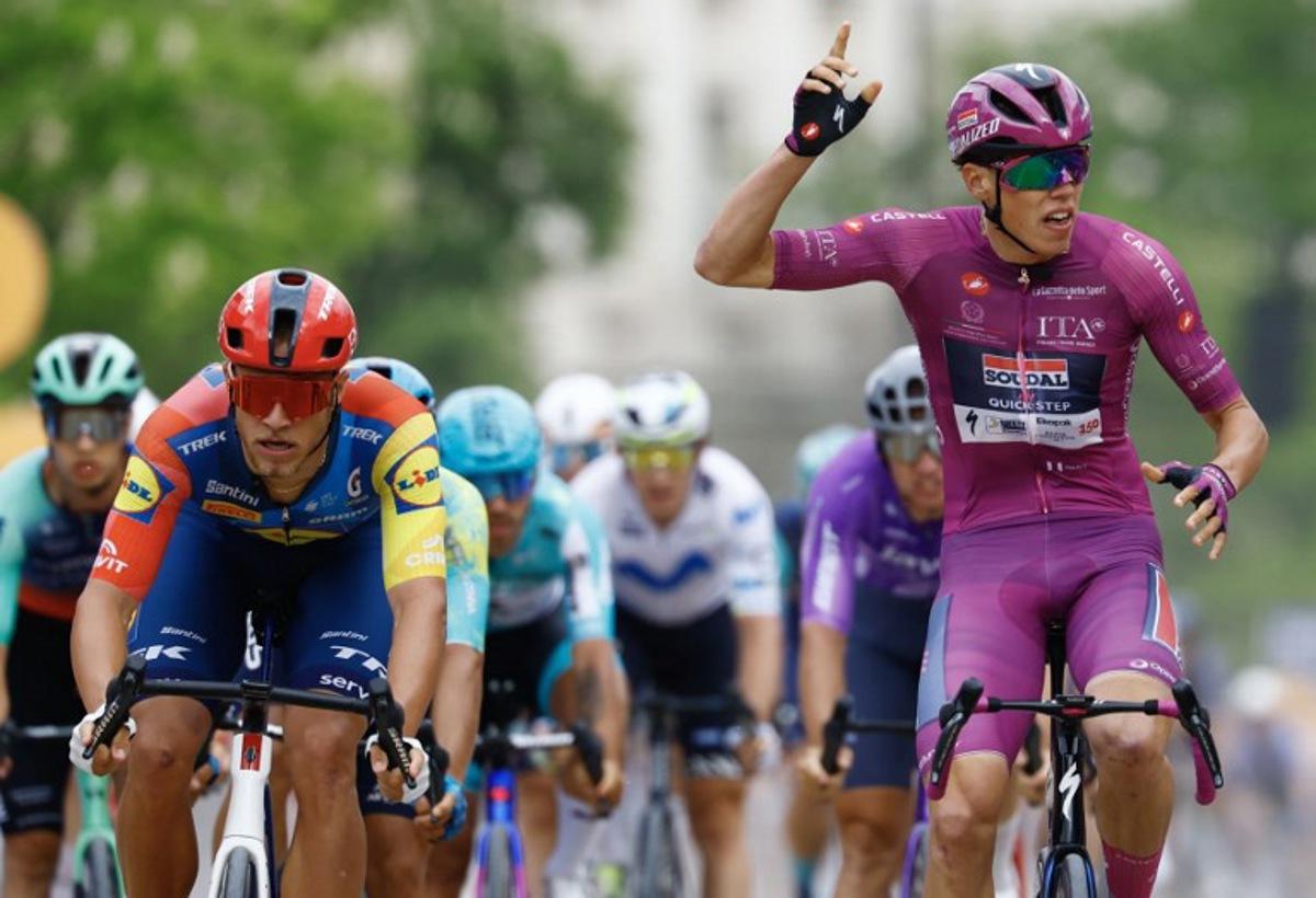 Soudal Quick-Step French rider Paul Magnier (R) wearing the points classification mauve jersey (Maglia Ciclamino) celebrates as he crosses the finish line next to Lidl - Trek Italian rider Jonathan Milan to win the 3nd stage of the Giro d'Italia 2026 - Tour of Italy cycling race between Plovdiv and Sofia, Bulgaria, on May 10, 2026.  Luca Bettini / AFP