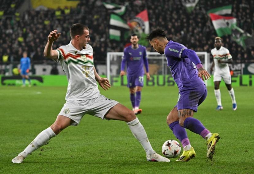 Ferencvaros' Belgian defender #28 Toon Raemaekers (L) and Sporting Braga's Uruguayan midfielder #10 Rodrigo Zalazar vie for the ball during the UEFA Europa League - Last 16 - first leg football match Ferencvaros v Sporting Braga in Budapest, Hungary, on March 12, 2026.  Attila KISBENEDEK / AFP